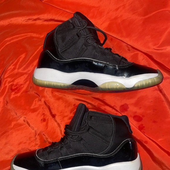 Air Jordan retro space jams 11 2016 size 7y pre owned